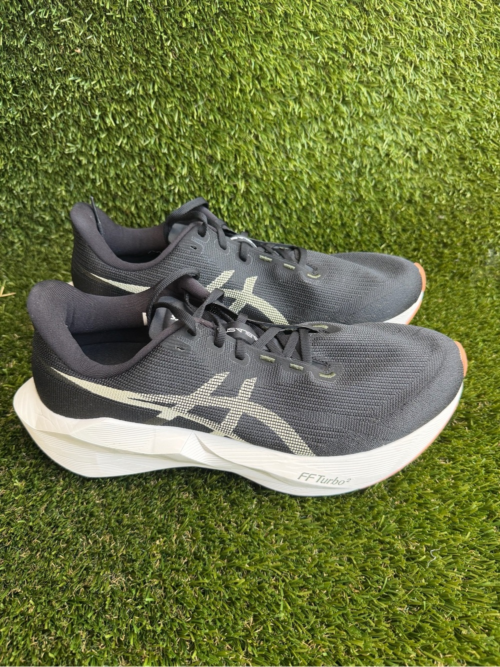 ASICS Novablast 6 Mens size 11